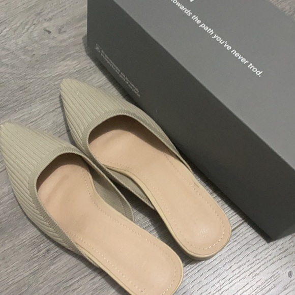 Slippers - Picture 6 of 6